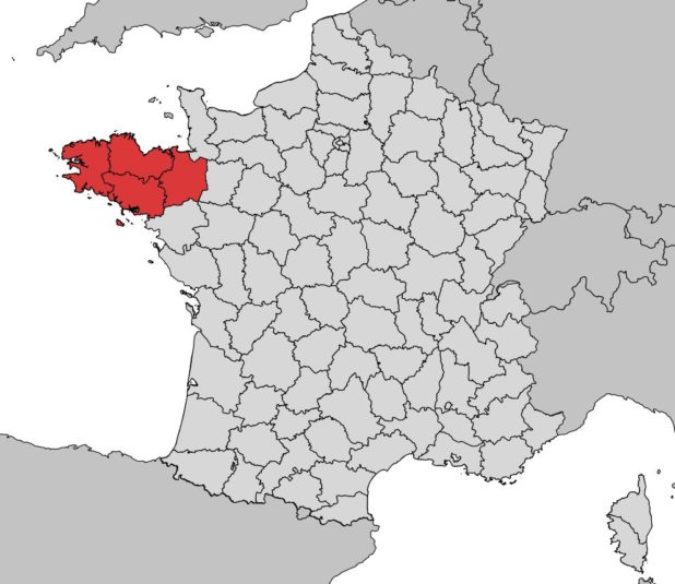 Where administrative Brittany is located in France